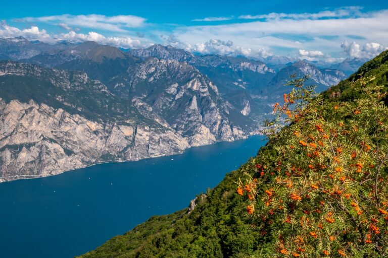 Gardasee versteckte Buchten Baden: Geheime Orte für erholsame Schwimmausflüge